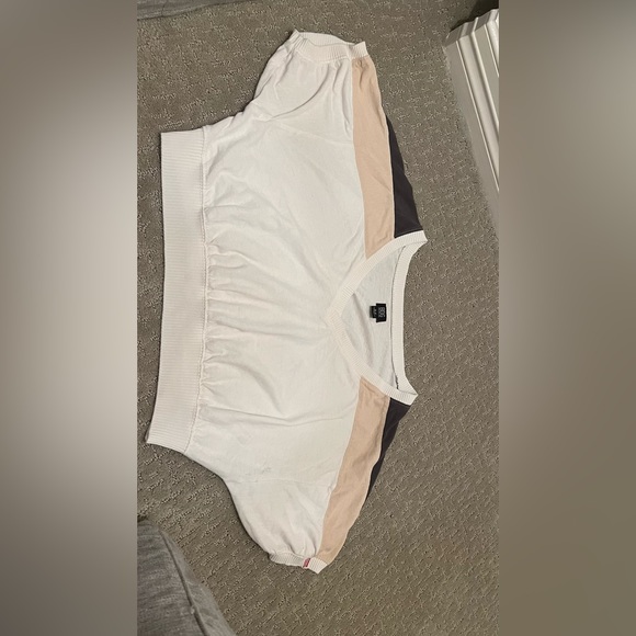 Urban Outfiters crop top - Picture 2 of 3